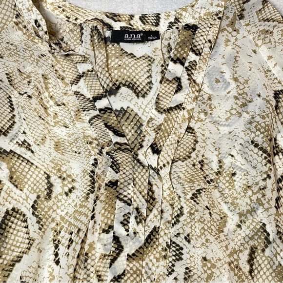 A.N.A Women’s L Snakeskin Print Blouse Pullover Pintuck Detail V-Neck 3/4 Sleeve - Picture 9 of 16